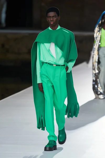 Look 14